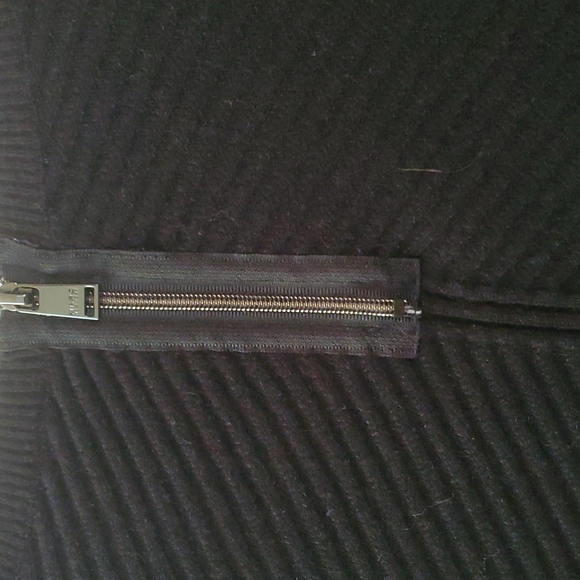 Black sweater dress in very good condition by Andrew Marc New York - Picture 4 of 4